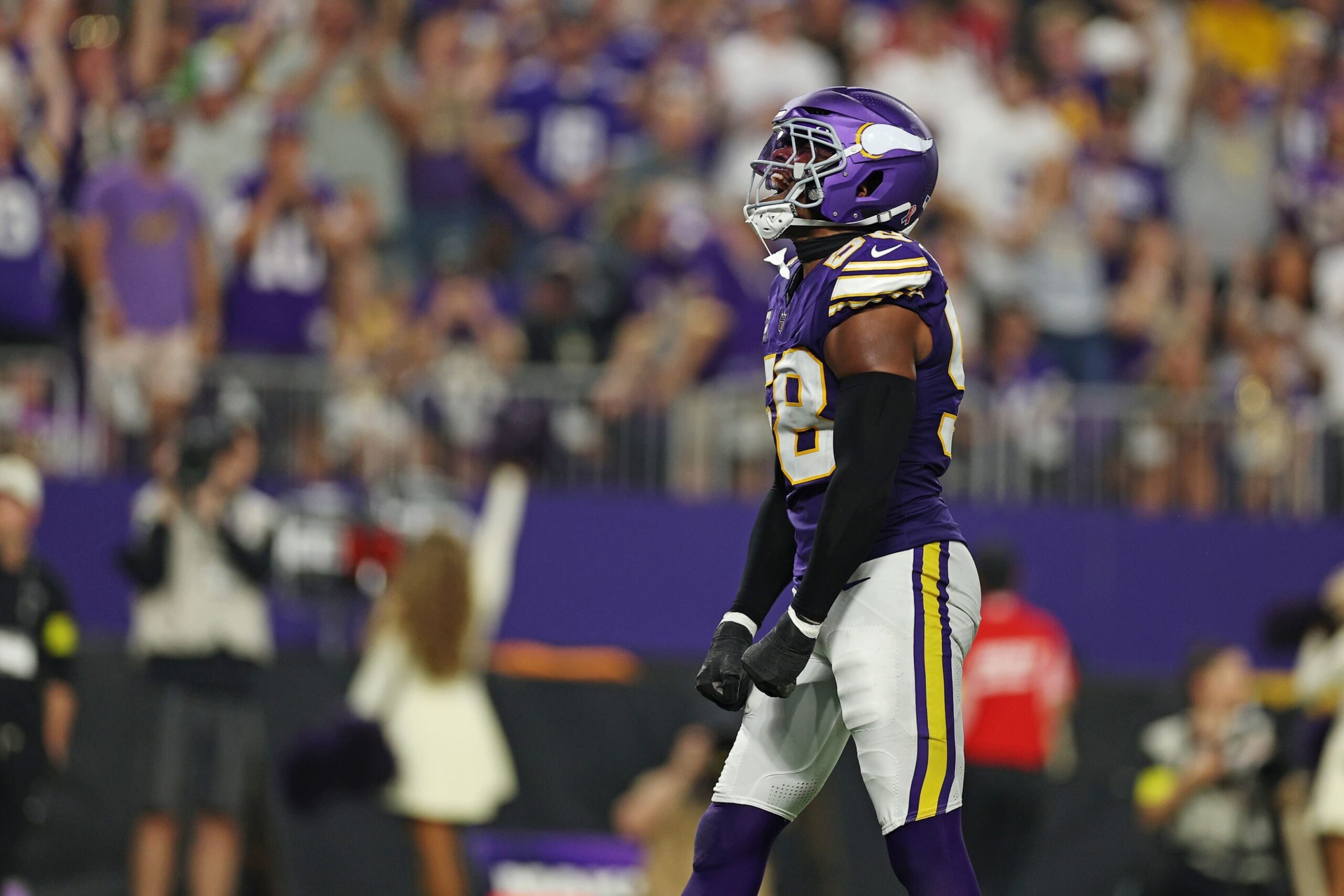 Eagles finally complete trade for edge rusher Jonathan Greenard